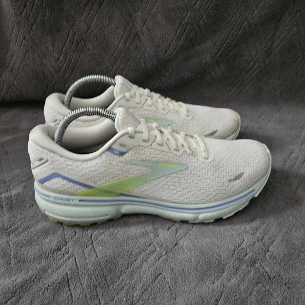 Brooks Ghost 15 Womens Sz 11.5 Running Shoes Beige Walking Gym Athletic Sneakers